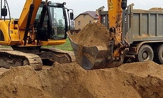 Выкопать яму экскаватором в Малгобеке от 940 руб. - 2Землекопа-Млг