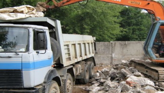 Вывоз строительного мусора с участка в Малгобеке недорого от 1567 руб. | 2Землекопа-Млг
